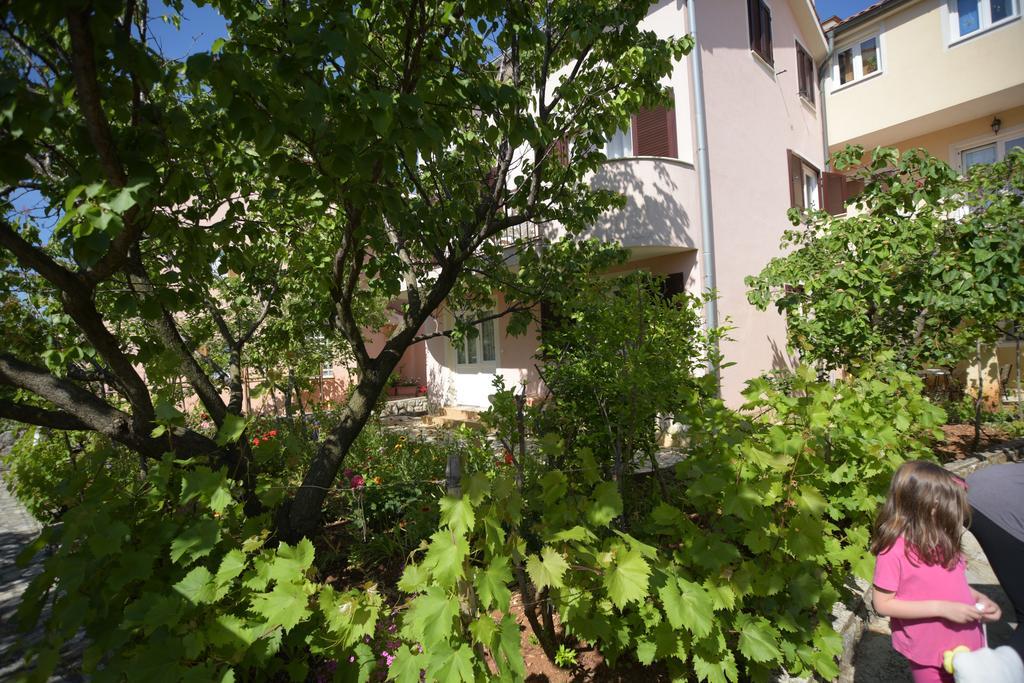 Apartments Vitkovic 크레스 외부 사진