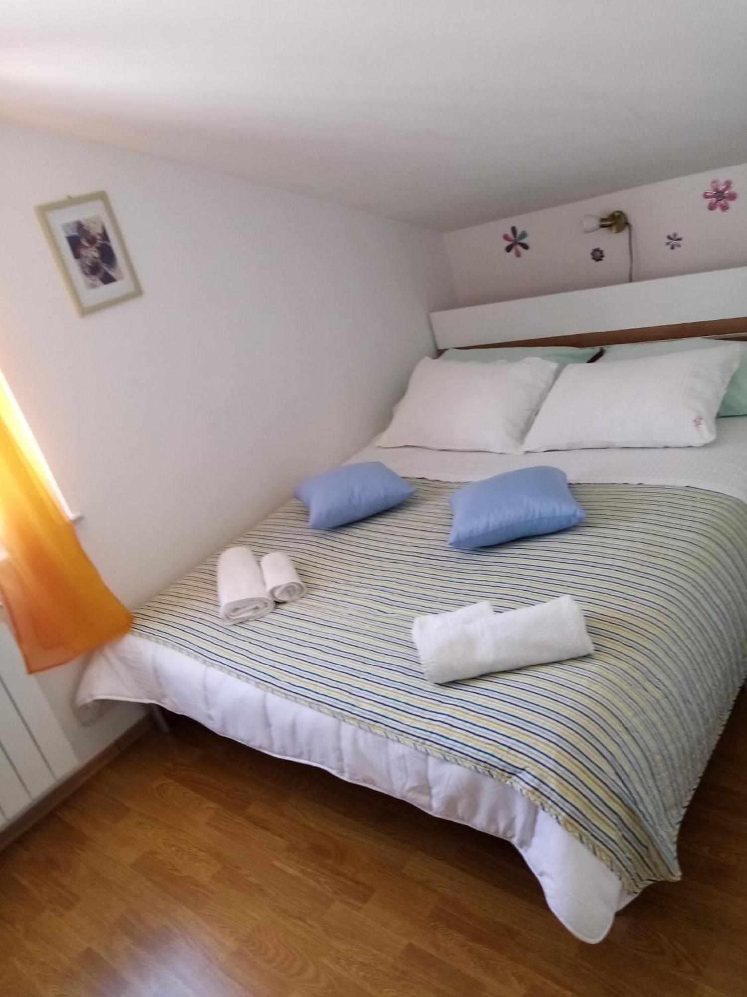 Apartments Vitkovic 크레스 외부 사진